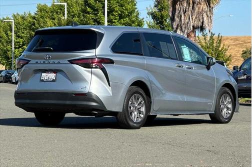 2021 Toyota Sienna LE