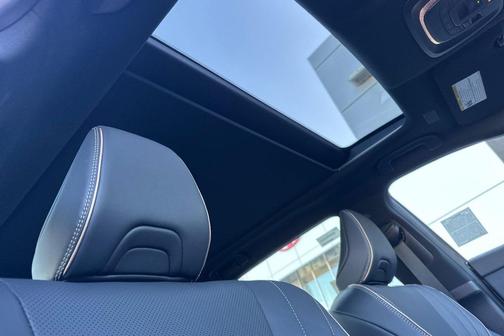 Oxygen White [Extra Cost Color 2026 Toyota Crown Signia Limited