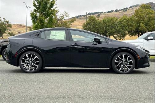 2025 Toyota Prius L