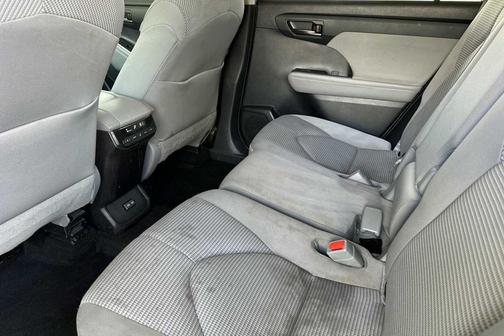 Wind Chill Pearl 2022 Toyota Highlander LE