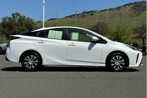 2020 Toyota Prius LE