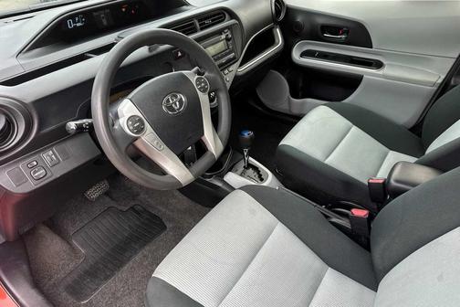 Habanero 2014 Toyota Prius c Two