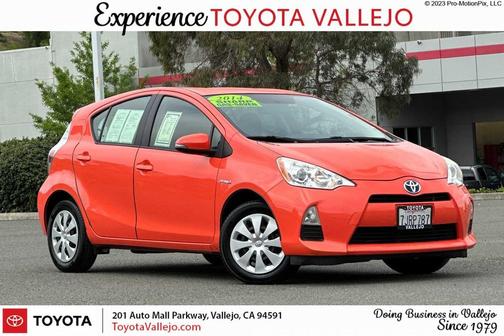Habanero 2014 Toyota Prius c Two