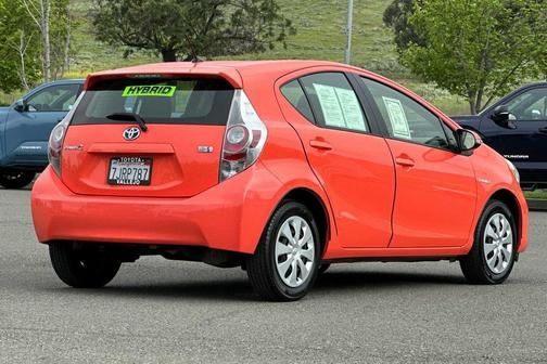 Habanero 2014 Toyota Prius c Two