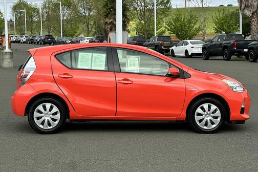Habanero 2014 Toyota Prius c Two