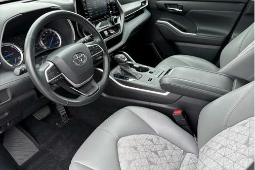 2022 Toyota Highlander Hybrid XLE