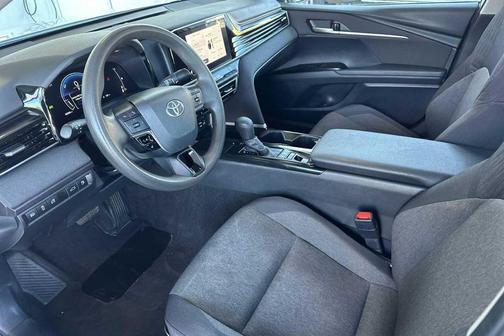 Ice 2025 Toyota Camry LE