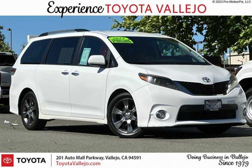 Super White 2015 Toyota Sienna SE