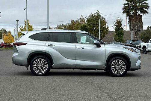 2024 Toyota Highlander Platinum
