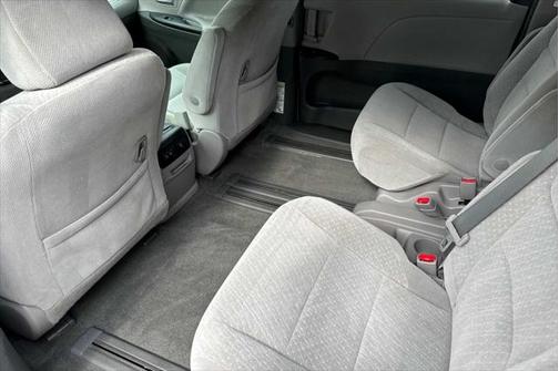 2018 Toyota Sienna LE