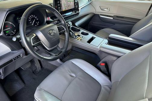 2021 Toyota Sienna XLE 8 Passenger
