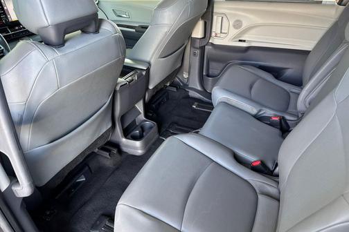 2021 Toyota Sienna XLE 8 Passenger