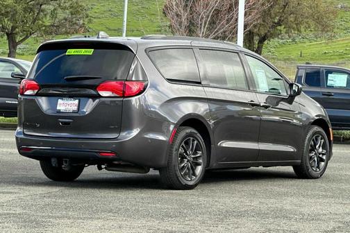 2020 Chrysler Pacifica L