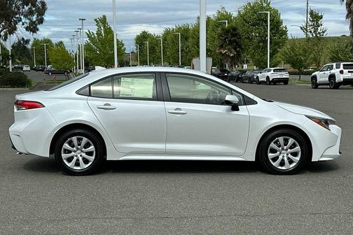 Wind Chill Pearl [Extra_Cost_Color] 2026 Toyota Corolla LE