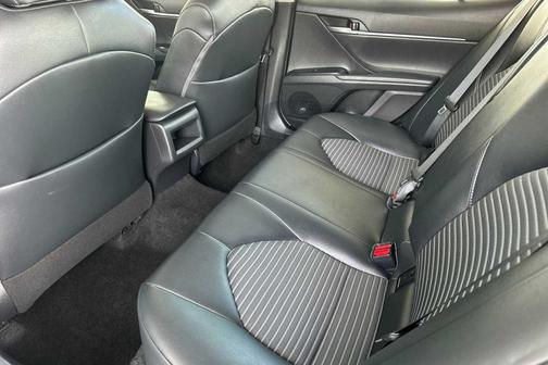 Celestial Silver Metallic 2019 Toyota Camry SE