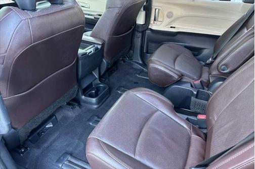 2021 Toyota Sienna Platinum 7 Passenger