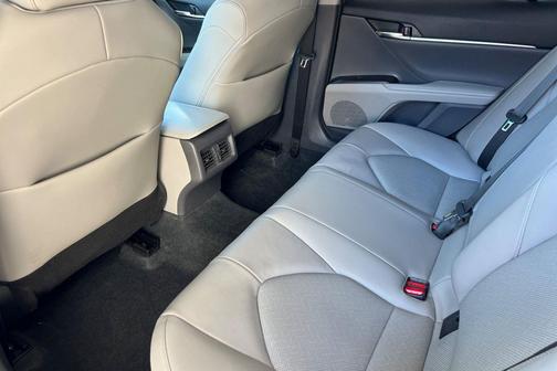 2022 Toyota Camry Hybrid XLE