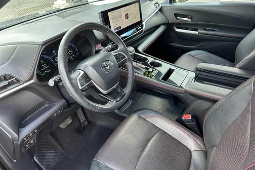 2025 Toyota Sienna XSE 7 Passenger