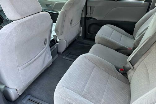 2020 Toyota Sienna LE