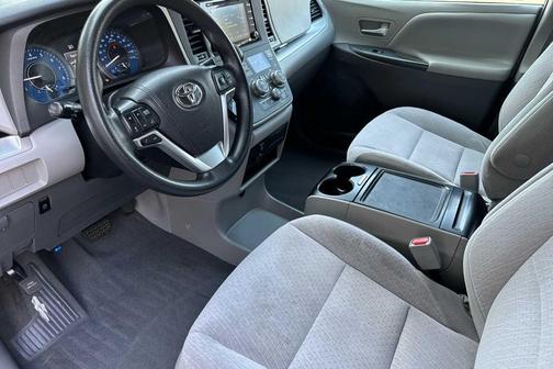 2020 Toyota Sienna LE