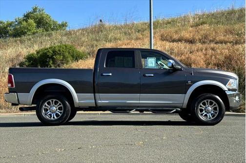 2017 RAM 2500 Laramie Crew Cab 4x4 6'4' Box
