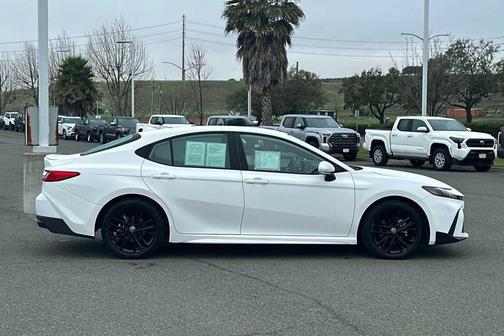 2025 Toyota Camry SE