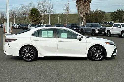 2024 Toyota Camry SE