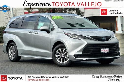 2023 Toyota Sienna LE