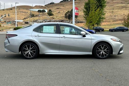 2022 Toyota Camry SE