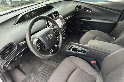 White 2022 Toyota Prius LE