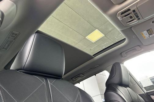 Wind Chill Pearl 2026 Toyota Highlander Hybrid Platinum