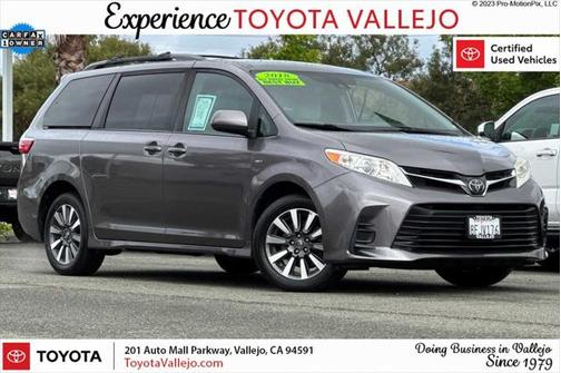 2018 Toyota Sienna LE