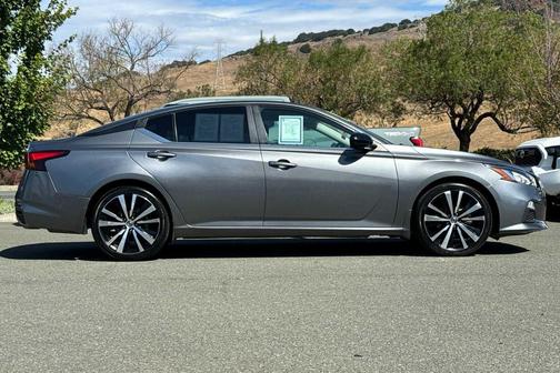 2020 Nissan Altima SR FWD