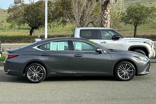 2022 Lexus ES 300h Base