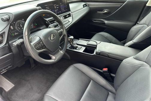 2022 Lexus ES 300h Base