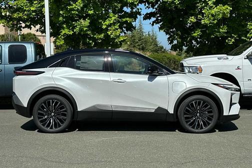 Wind Chill Pearl w/Midnight Black Metallic Roof 2026 Toyota C-HR XSE