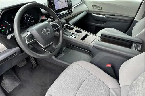 2021 Toyota Sienna LE