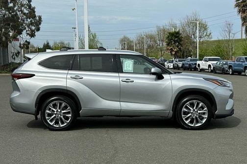 Celestial Silver Metallic 2024 Toyota Highlander Hybrid Limited