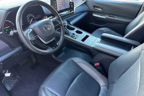2021 Toyota Sienna XSE 7 Passenger