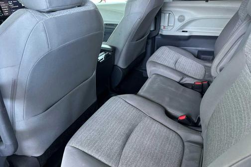 Super White 2021 Toyota Sienna LE