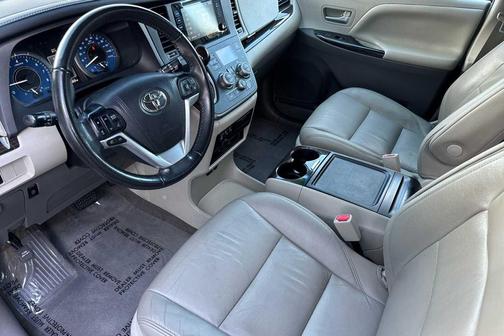 2017 Toyota Sienna XLE Premium