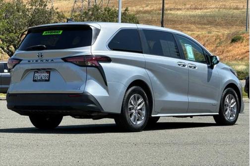 2021 Toyota Sienna LE