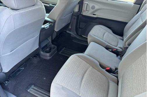 2021 Toyota Sienna LE