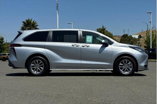 2021 Toyota Sienna LE