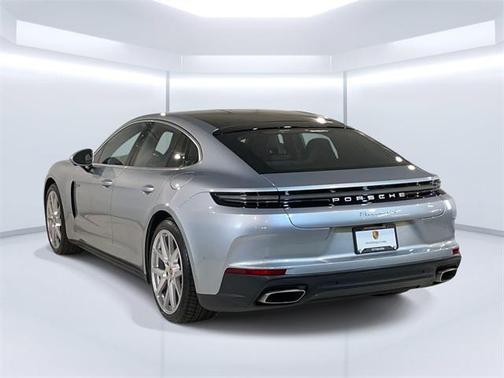 2025 Porsche Panamera 4