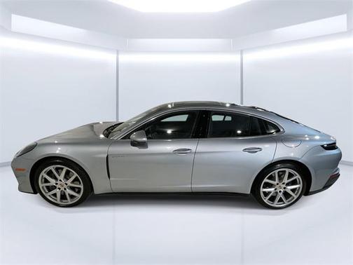 2025 Porsche Panamera 4