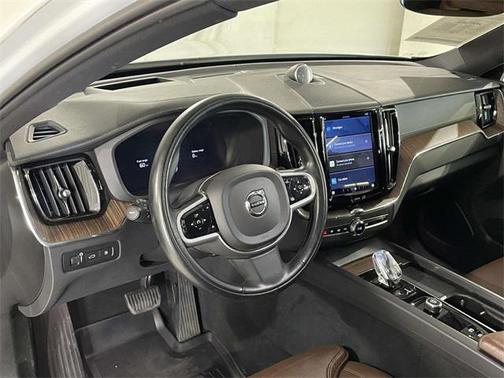 2022 Volvo XC60 Recharge Plug-In Hybrid T8 Inscription