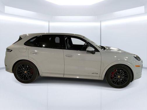 Chalk 2025 Porsche Cayenne GTS