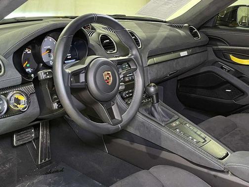 2024 Porsche 718 Cayman GT4 RS