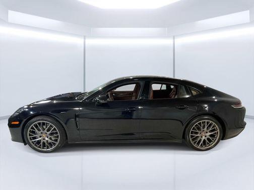 Jet Black Metallic 2021 Porsche Panamera 4